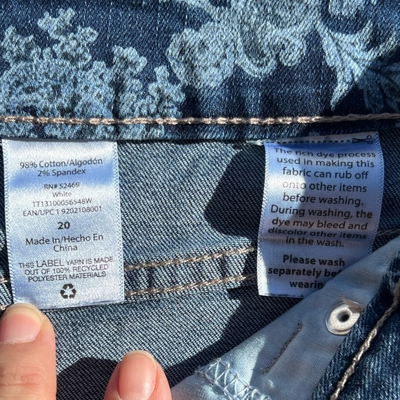 Time and Tru, Floral Denim shorts size 20 - Picture 3 of 4